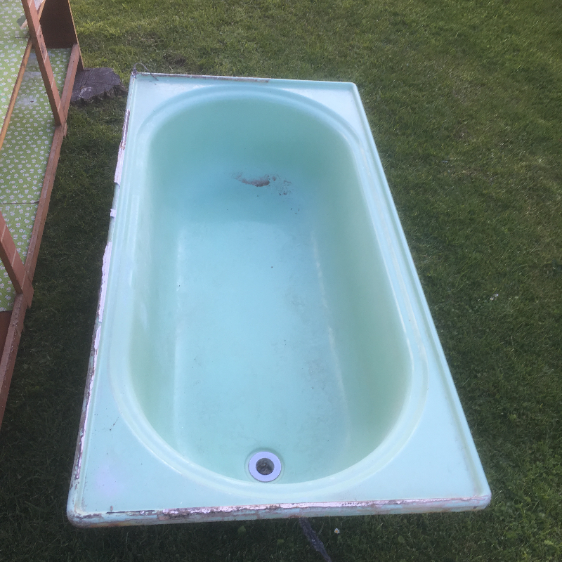 Metal bathtub | Freestuff